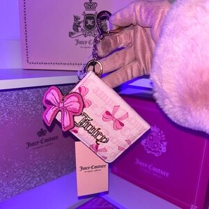 🎀 Viral Juicy Couture Cream Wallet with Gold Accents